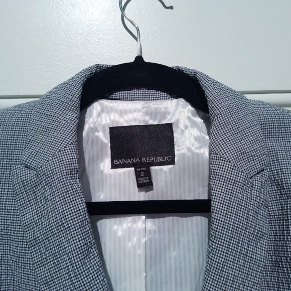 Banana Republic Woman's Grey Plaid Seersucker Blazer, Size US 2 - Picture 3 of 8
